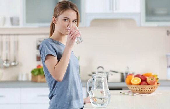 Пейте воду перед едой, ленивая диета, чтобы похудеть